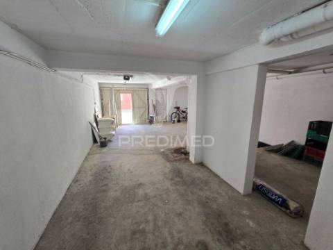 Garagem + arrecadação em grândola