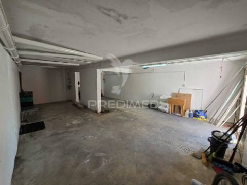 Garagem + arrecadação em grândola