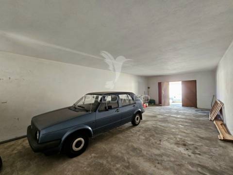 Terreno urbano com garagem e horta em casével