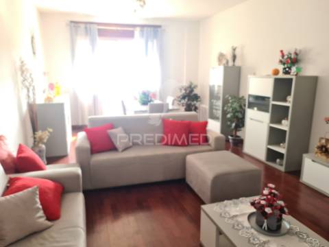 Apartamento t2, mobilado, próximo do "el corte inglês", gaia