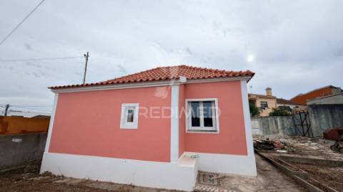 Moradia t3 em fase de acabamento com quintal – excelente localização entre torres vedras, lourinhã e lisboa
