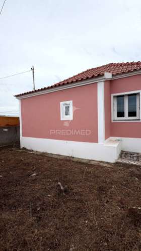 Moradia t3 em fase de acabamento com quintal – excelente localização entre torres vedras, lourinhã e lisboa