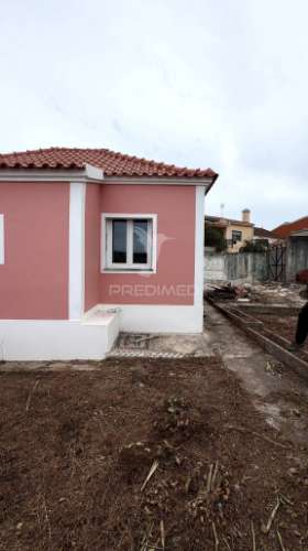 Moradia t3 em fase de acabamento com quintal – excelente localização entre torres vedras, lourinhã e lisboa