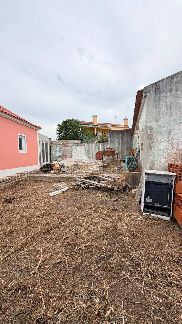 Moradia t3 em fase de acabamento com quintal ȁ
<!DOCTYPE html>
<html lang=