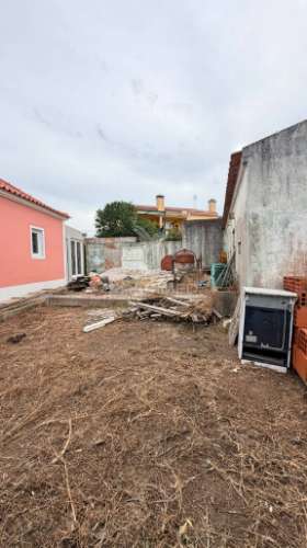 Moradia t3 em fase de acabamento com quintal – excelente localização entre torres vedras, lourinhã e lisboa