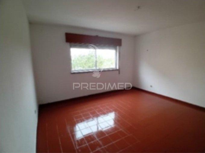 Apartamento t3 no centro de casal de cambra