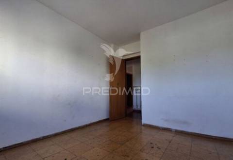 Apartamento t3 no centro de casal de cambra