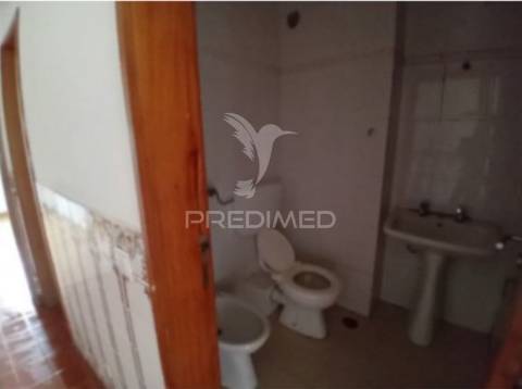 Apartamento t3 no centro de casal de cambra