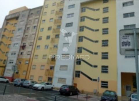 Apartamento t3 no centro de casal de cambra