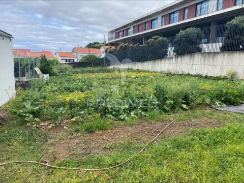 Terreno urbanizável com 546 m² na vila da calheta – são jorge