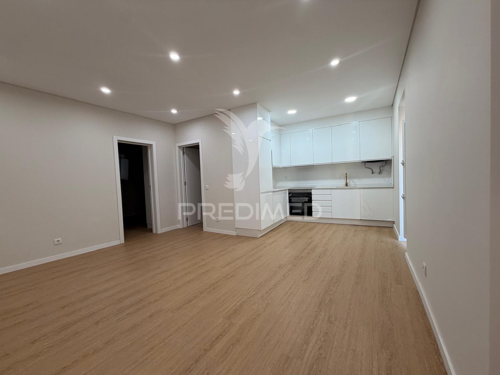 Apartamento t2/t4 totalmente renovado em palmela