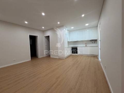 Apartamento t2/t4 totalmente renovado em palmela