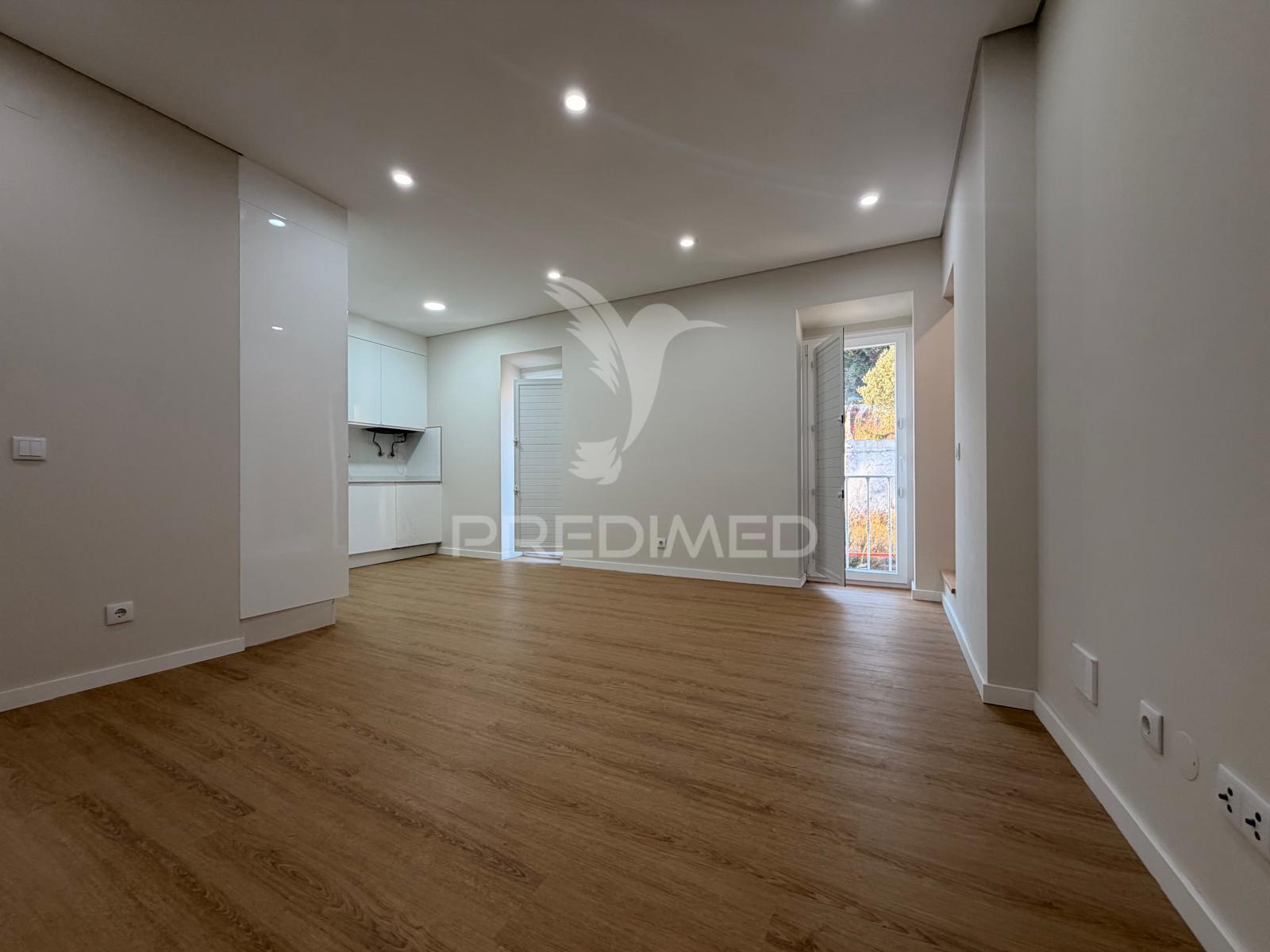 Apartamento t2/t4 totalmente renovado em palmela