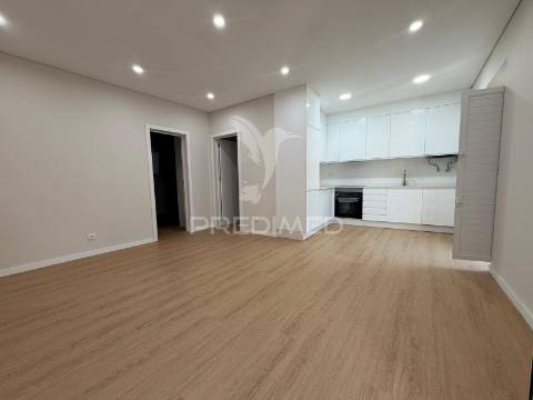 Apartamento t2/t4 totalmente renovado em palmela