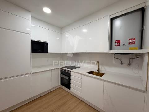 Apartamento t2/t4 totalmente renovado em palmela