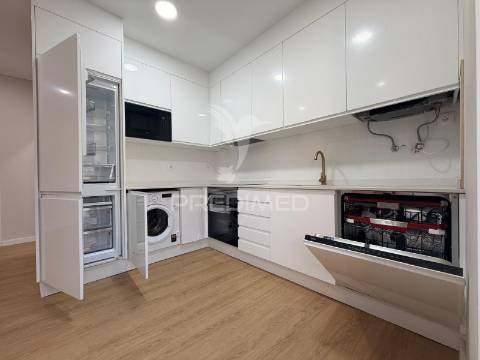 Apartamento t2/t4 totalmente renovado em palmela