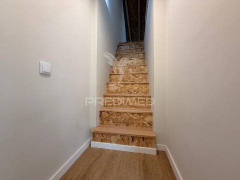 Apartamento t2/t4 totalmente renovado em palmela