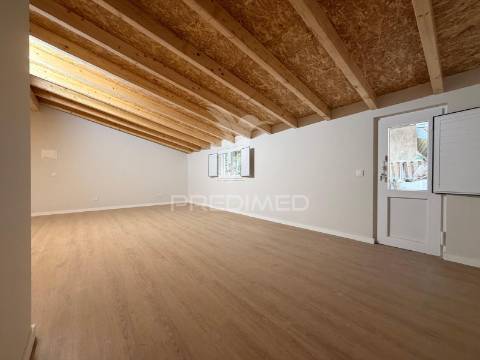 Apartamento t2/t4 totalmente renovado em palmela