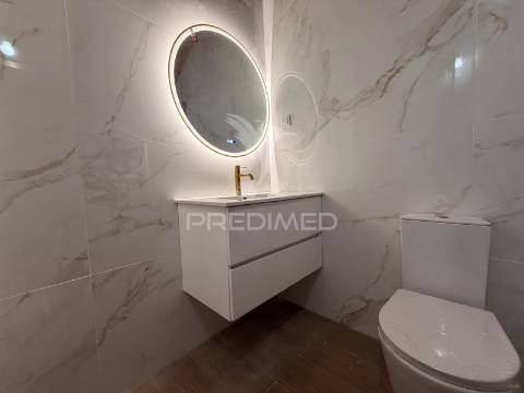 Apartamento t2/t4 totalmente renovado em palmela