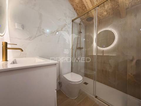 Apartamento t2/t4 totalmente renovado em palmela
