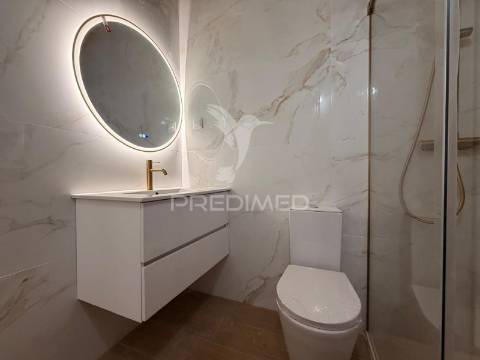 Apartamento t2/t4 totalmente renovado em palmela