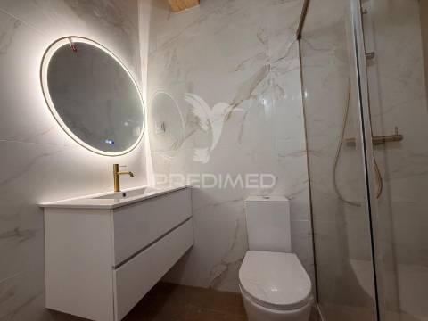 Apartamento t2/t4 totalmente renovado em palmela