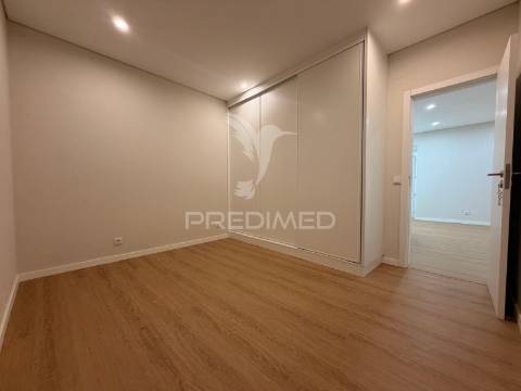 Apartamento t2/t4 totalmente renovado em palmela