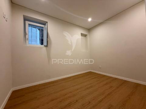 Apartamento t2/t4 totalmente renovado em palmela