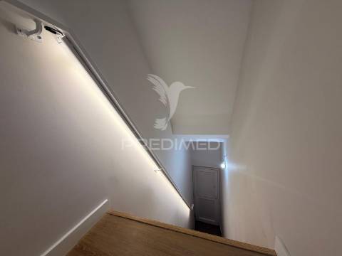 Apartamento t2/t4 totalmente renovado em palmela