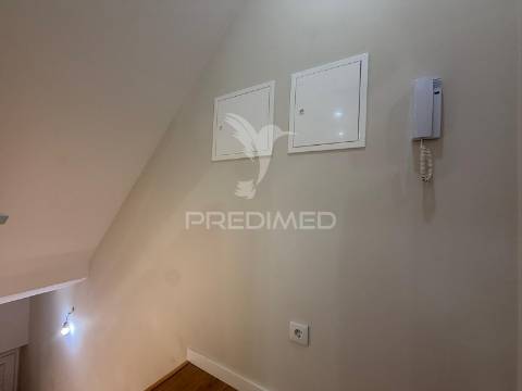 Apartamento t2/t4 totalmente renovado em palmela