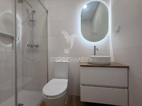 Apartamento t2/t4 totalmente renovado em palmela