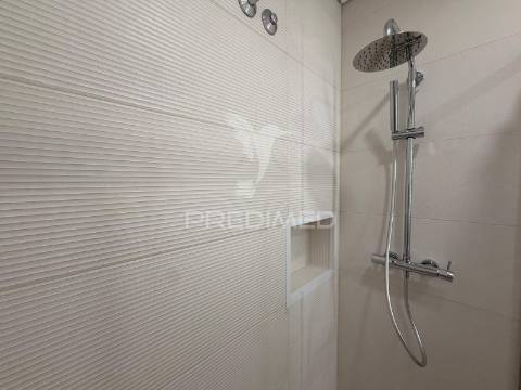 Apartamento t2/t4 totalmente renovado em palmela