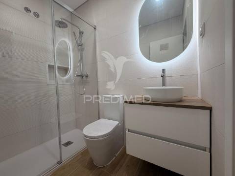 Apartamento t2/t4 totalmente renovado em palmela