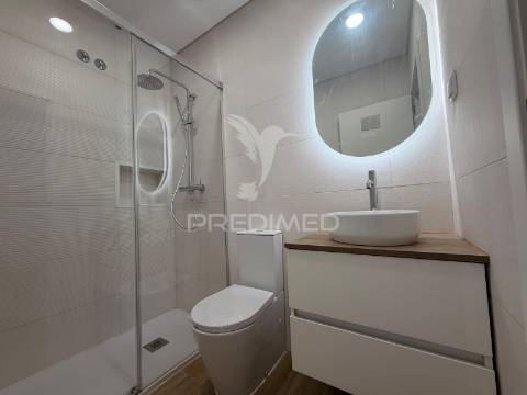 Apartamento t2/t4 totalmente renovado em palmela