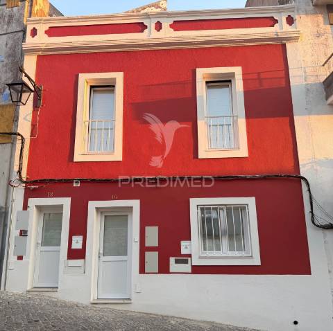 Apartamento t2/t4 totalmente renovado em palmela