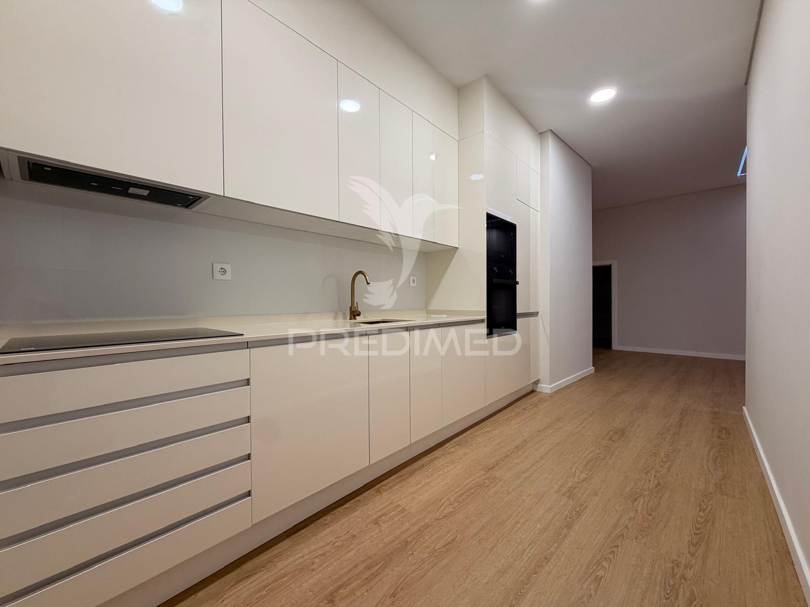 Apartamento t1 totalmente remodelado no centro de palmela