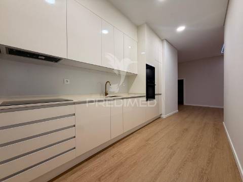 Apartamento t1 totalmente remodelado no centro de palmela