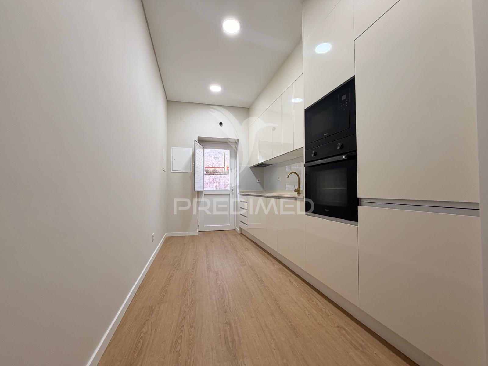 Apartamento t1 totalmente remodelado no centro de palmela