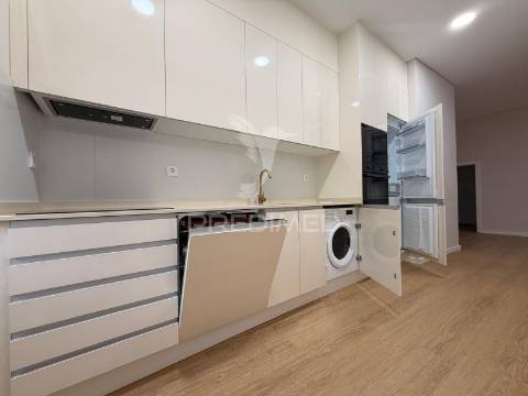 Apartamento t1 totalmente remodelado no centro de palmela