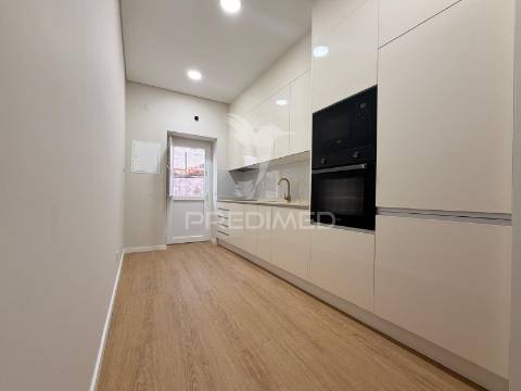Apartamento t1 totalmente remodelado no centro de palmela