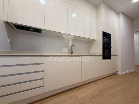 Apartamento t1 totalmente remodelado no centro de palmela