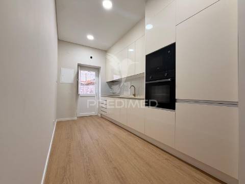Apartamento t1 totalmente remodelado no centro de palmela