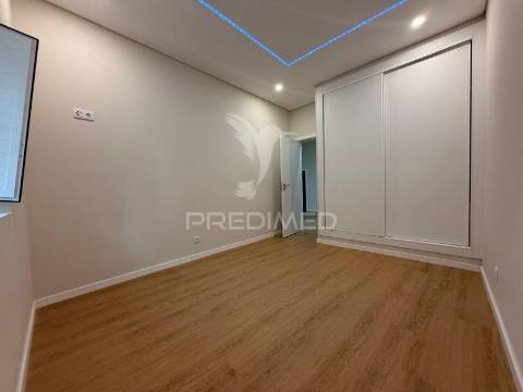 Apartamento t1 totalmente remodelado no centro de palmela