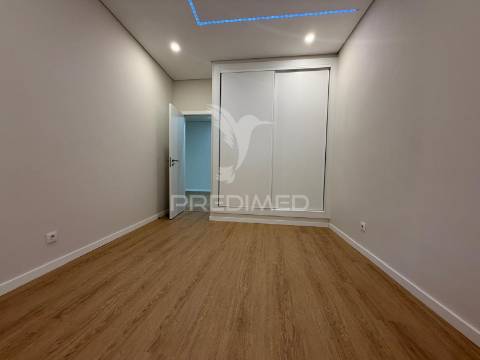 Apartamento t1 totalmente remodelado no centro de palmela