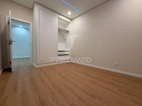 Apartamento t1 totalmente remodelado no centro de palmela