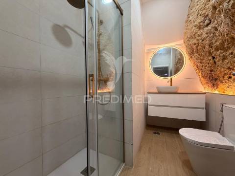 Apartamento t1 totalmente remodelado no centro de palmela