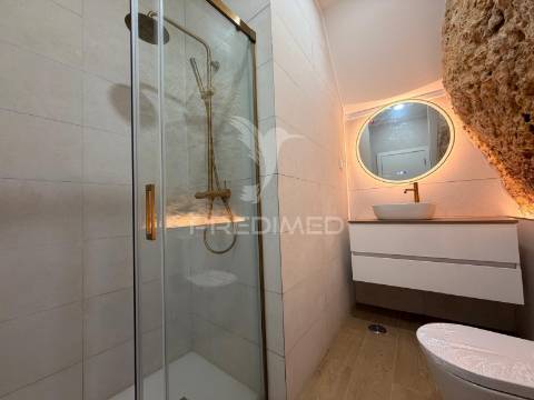 Apartamento t1 totalmente remodelado no centro de palmela
