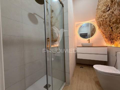 Apartamento t1 totalmente remodelado no centro de palmela