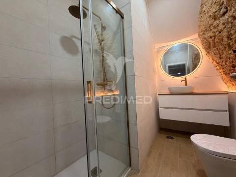 Apartamento t1 totalmente remodelado no centro de palmela