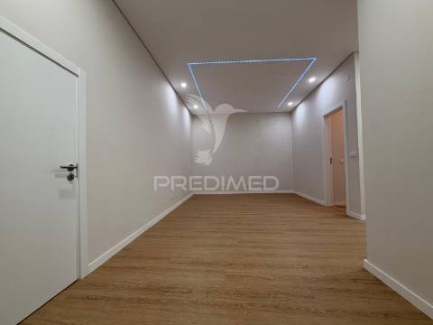 Apartamento t1 totalmente remodelado no centro de palmela